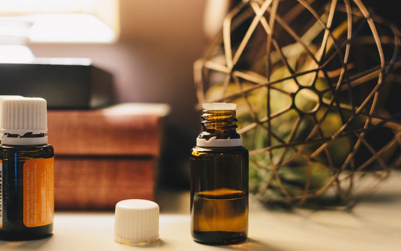 Các loại tinh dầu thiên nhiên tốt cho bé Các loại tinh dầu thiên nhiên tốt cho bé