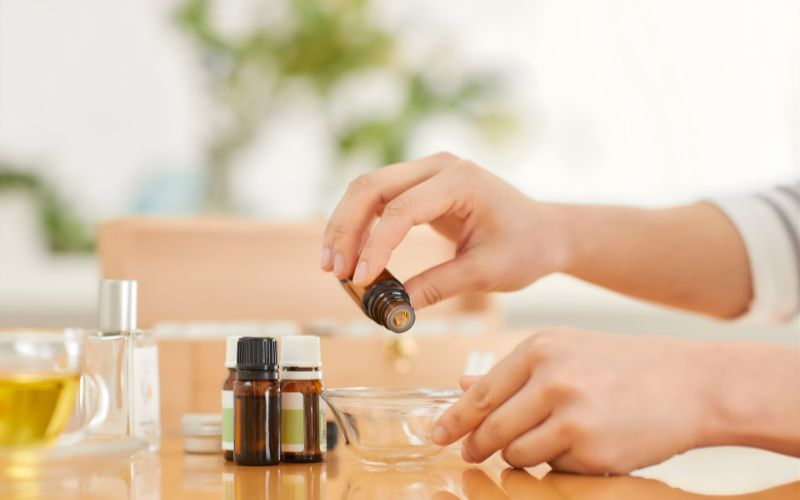 so-sanh-10ml-va-100ml-khi-su-dung-thuc-te